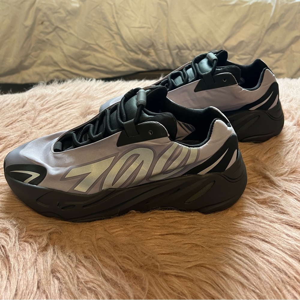 Mens Adidas Yeezy Boost 700